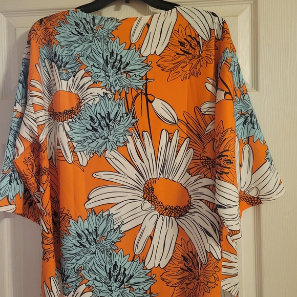 Floral pattern top - Picture 2 of 3